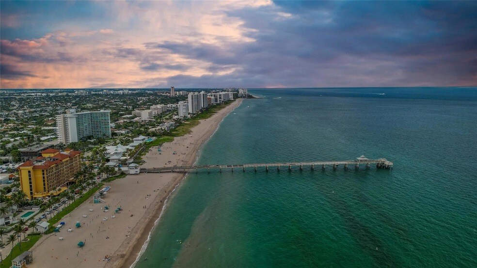 120 SE 19th Ave, Unit 404 in Deerfield Beach, FL - Building Photo