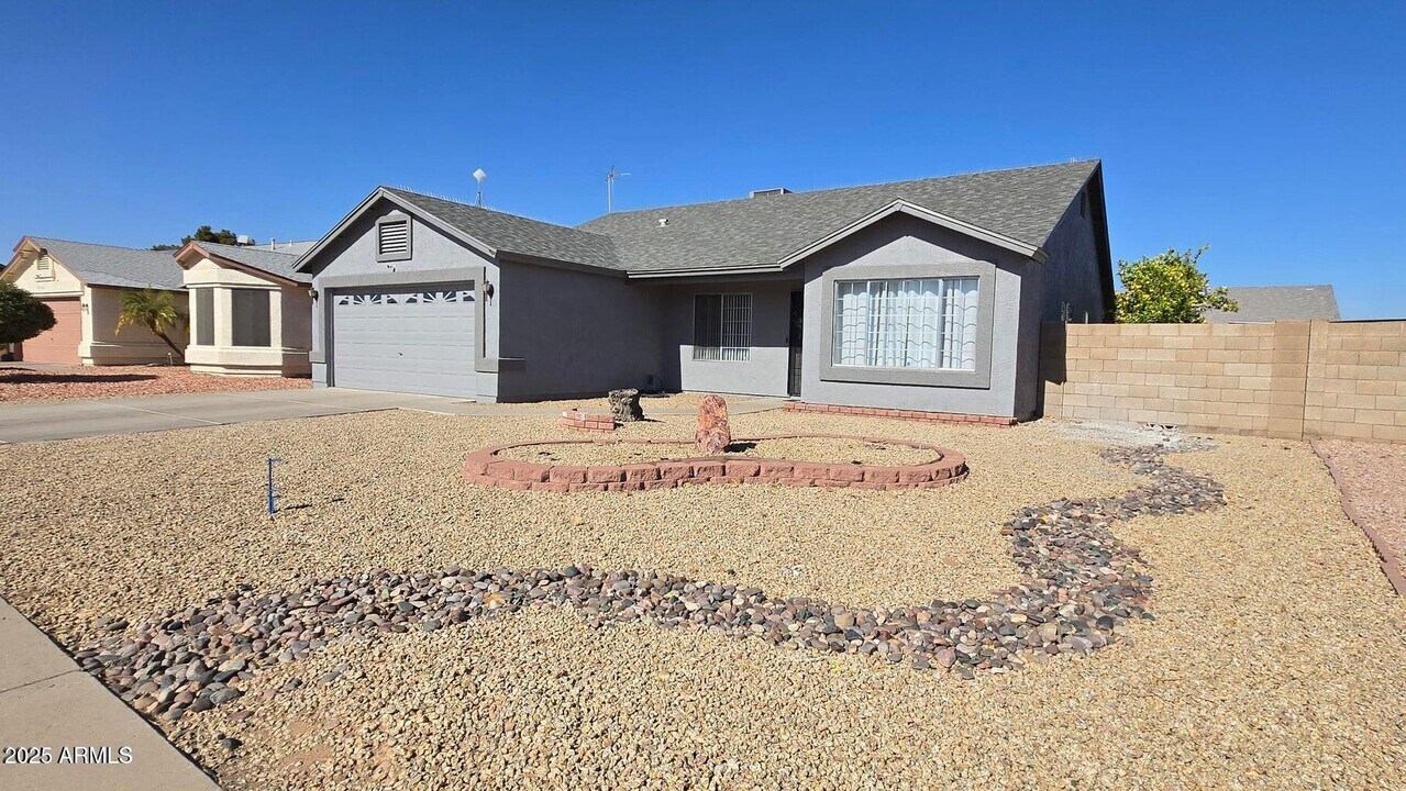 8512 W Tuckey Ln in Glendale, AZ - Building Photo