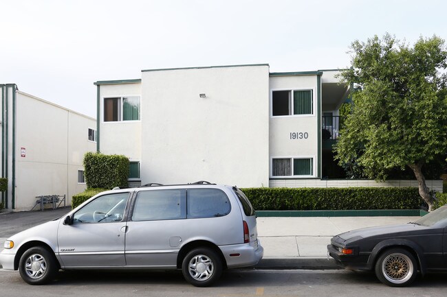 19130 Bryant St in Northridge, CA - Building Photo - Building Photo