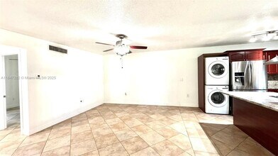 9130 SW 27th St in Miami, FL - Building Photo - Building Photo
