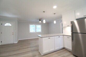 3134 W 44 Terrace in Kansas City, KS - Building Photo - Building Photo