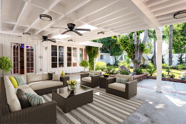 14842 Morrison St in Sherman Oaks, CA - Foto de edificio - Building Photo