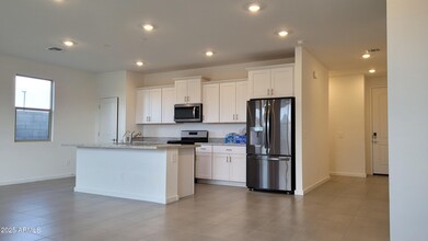 15998 W Smoketree Dr in Sun City West, AZ - Foto de edificio - Building Photo