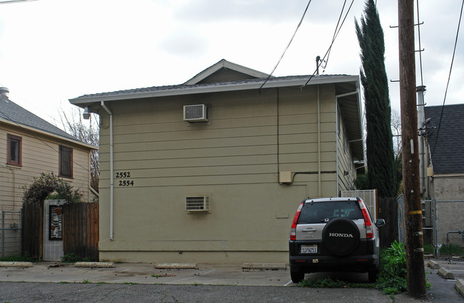 2552-2554 27th St in Sacramento, CA - Building Photo - Building Photo