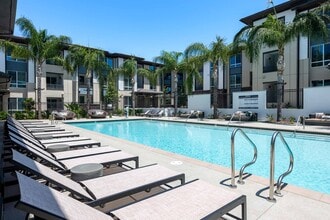 The Overlook Santa Clarita in Santa Clarita, CA - Foto de edificio - Building Photo