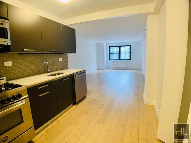 East 39th Street in New York, NY - Building Photo - Building Photo