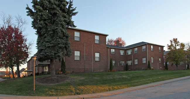 Route 51 and Lebanon Church Rd in Pittsburgh, PA - Foto de edificio - Building Photo