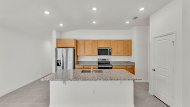 219 Ash Way in Auburndale, FL - Building Photo - Building Photo