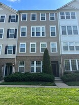 14838 Mason Creek Cir in Woodbridge, VA - Building Photo