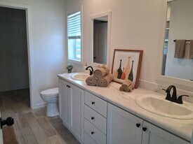 5641 Blue Harbor Dr in New Port Richey, FL - Building Photo