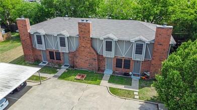 305 Cambridge Dr in Saginaw, TX - Building Photo - Building Photo