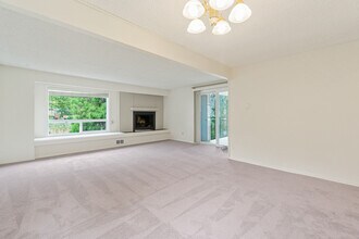 7577 Old Redmond Rd in Redmond, WA - Building Photo - Building Photo