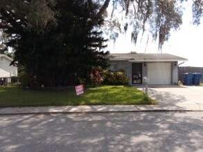 9006 Richwood Ln in Port Richey, FL - Building Photo - Building Photo