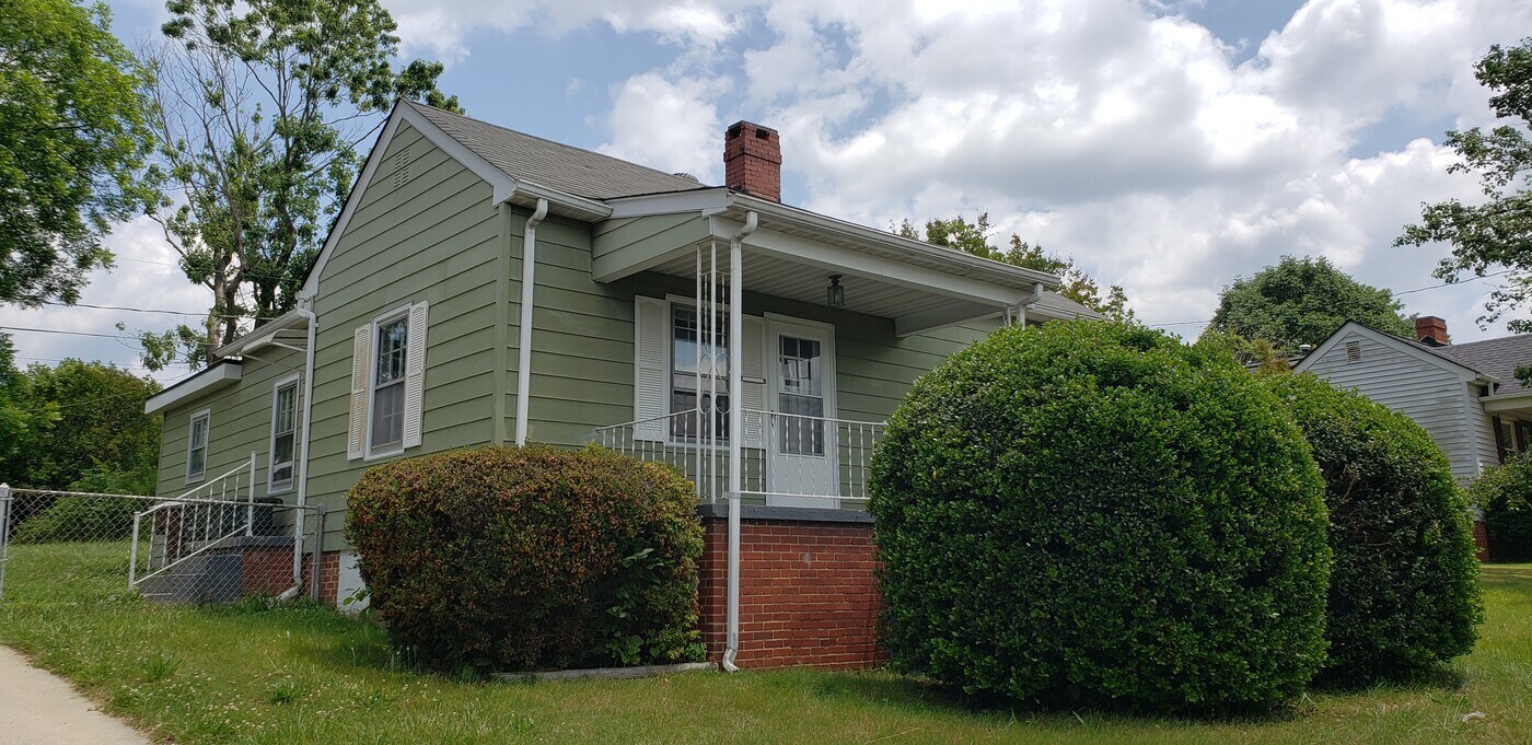 1308 Cypress St in Greensboro, NC - Building Photo