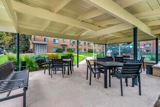 Royal Gardens Apartments in Greeley, CO - Building Photo - Building Photo