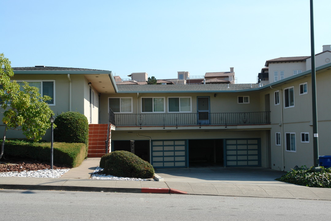 25 S Broadway in Millbrae, CA - Building Photo