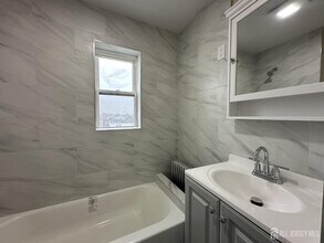 618 Carlock Ave in Perth Amboy, NJ - Building Photo - Building Photo