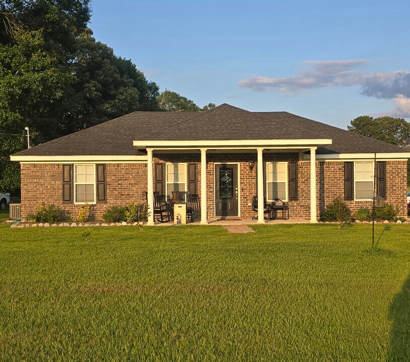 19 Chandler Loop in New Augusta, MS - Building Photo