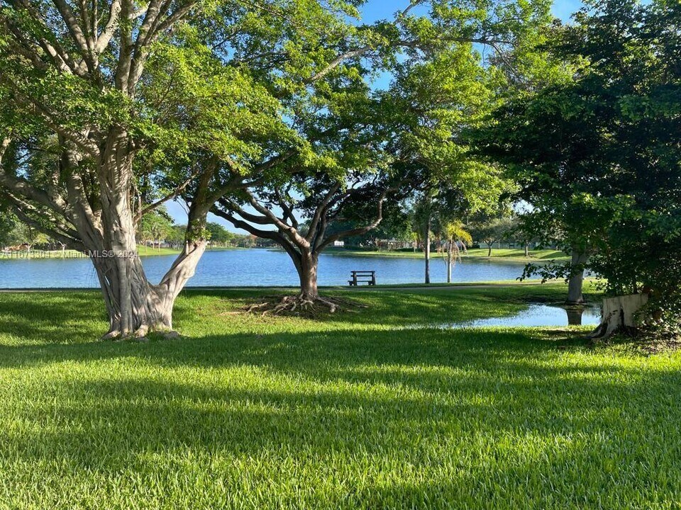 3469 NW 44th St-Unit -103 in Lauderdale Lakes, FL - Building Photo