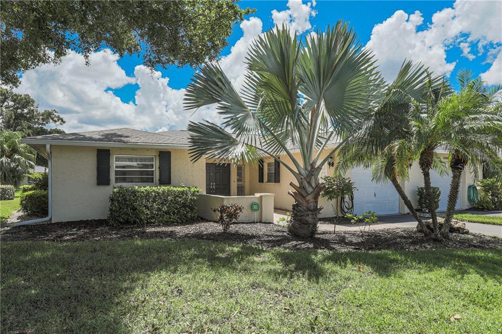 6986 W Country Club Dr N in Sarasota, FL - Building Photo