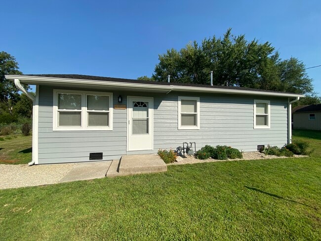 1934 NE Madison St in Topeka, KS - Building Photo - Building Photo