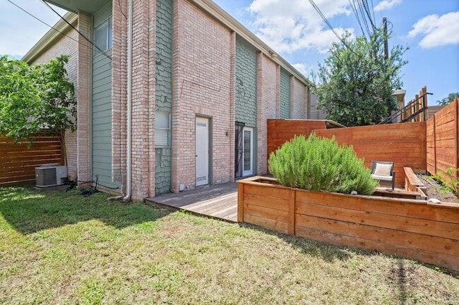 property at 6410 Chimney Creek Cir