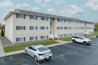 Creekview Estates in Lockport, NY - Building Photo - Building Photo