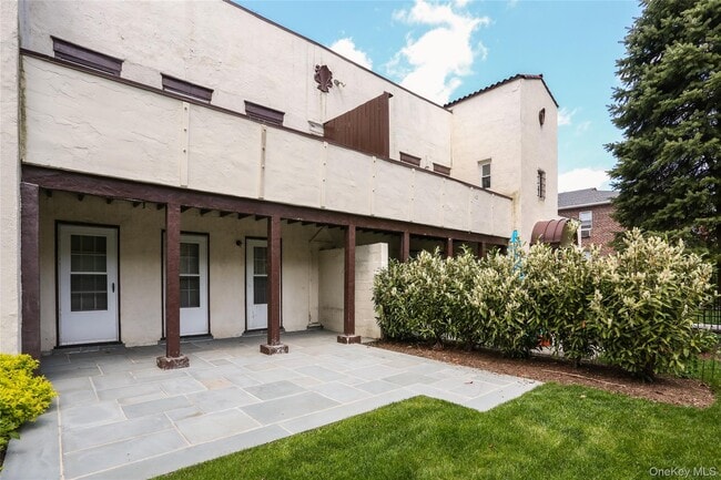107 Kensington Rd in Bronxville, NY - Building Photo - Building Photo