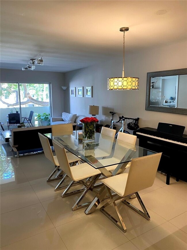 300 Galen Dr in Key Biscayne, FL - Building Photo - Building Photo