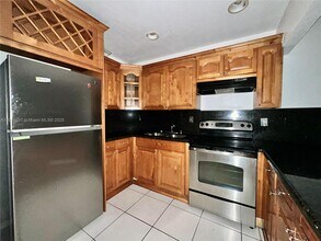 6095 W 19th Ave in Hialeah, FL - Building Photo - Building Photo