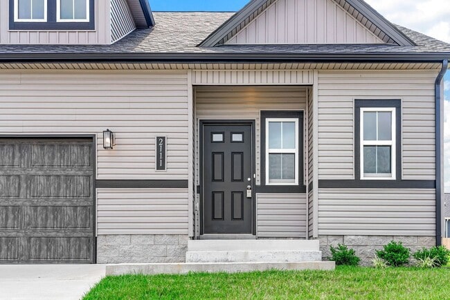 2111 Ireland Wy in Clarksville, TN - Building Photo - Building Photo