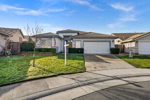 9942 Valderama Way in Sacramento, CA - Building Photo