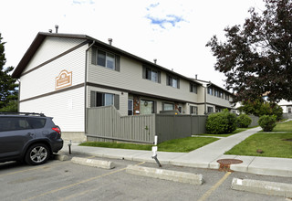 Braemeadows in Calgary, AB - Building Photo - Building Photo