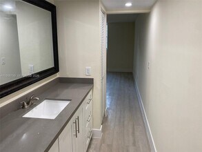 10985 SW 107th St in Miami, FL - Building Photo - Building Photo