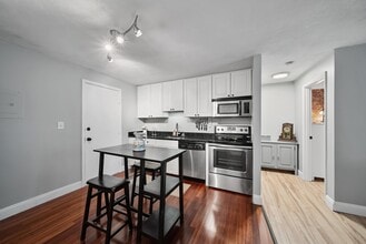 33 Andrew St in Manchester, NH - Building Photo - Building Photo