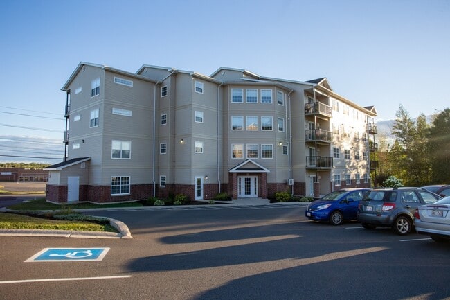 135 Reynolds St in Fredericton, NB - Building Photo - Building Photo