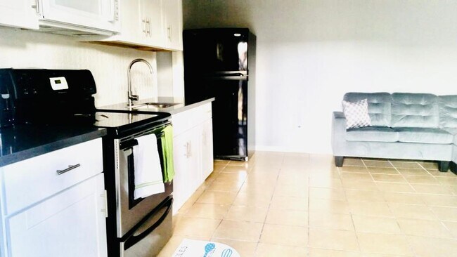 5908 Kiam St in Houston, TX - Building Photo - Building Photo