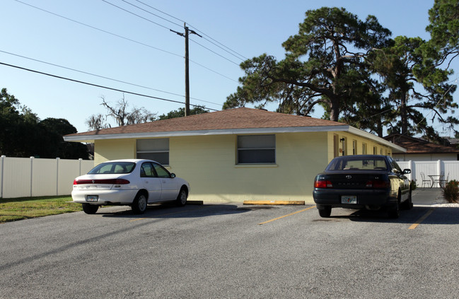 2734-2746 Austin St in Sarasota, FL - Building Photo - Building Photo