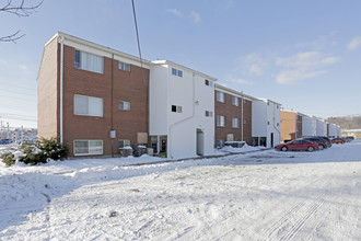 Midvale Apartments in Moline, IL - Building Photo - Building Photo