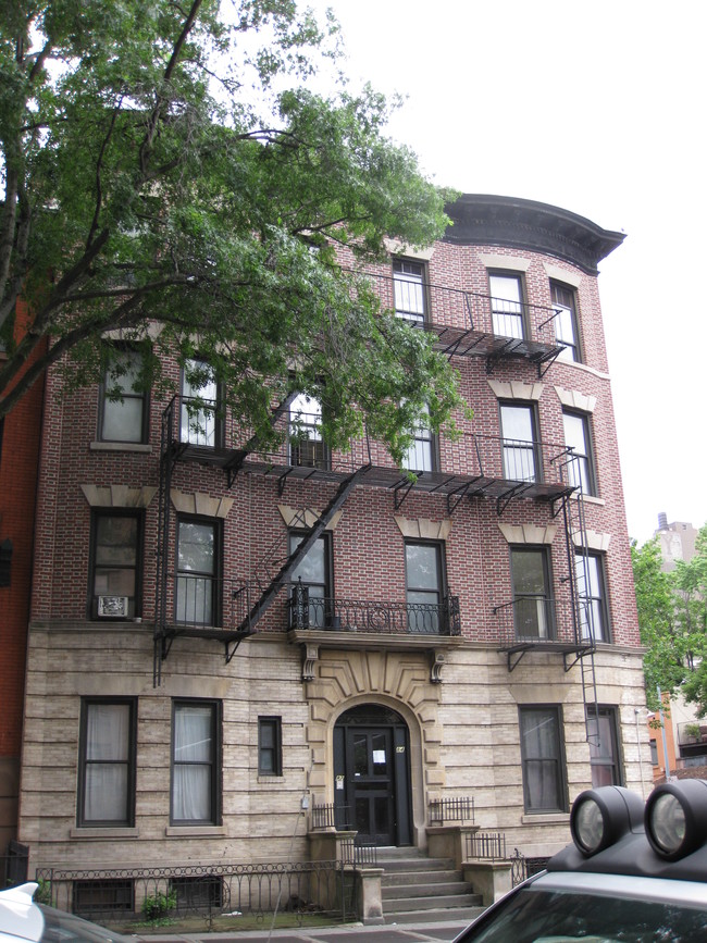 84 Lafayette in Brooklyn, NY - Foto de edificio - Building Photo