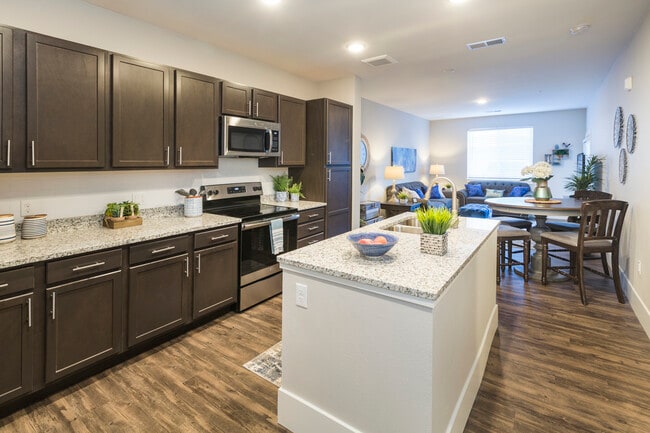 Retreat at Patriot Park in Colorado Springs, CO - Foto de edificio - Building Photo