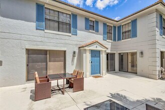 355 Prestwick Cir in Palm Beach Gardens, FL - Building Photo - Building Photo