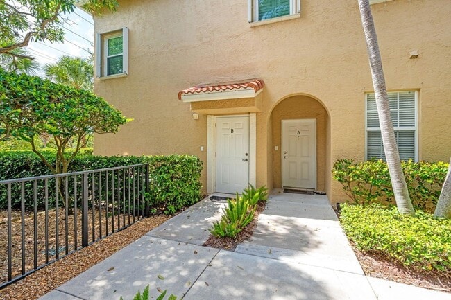 117 Lighthouse B Cir, Unit B in Tequesta, FL - Building Photo - Building Photo