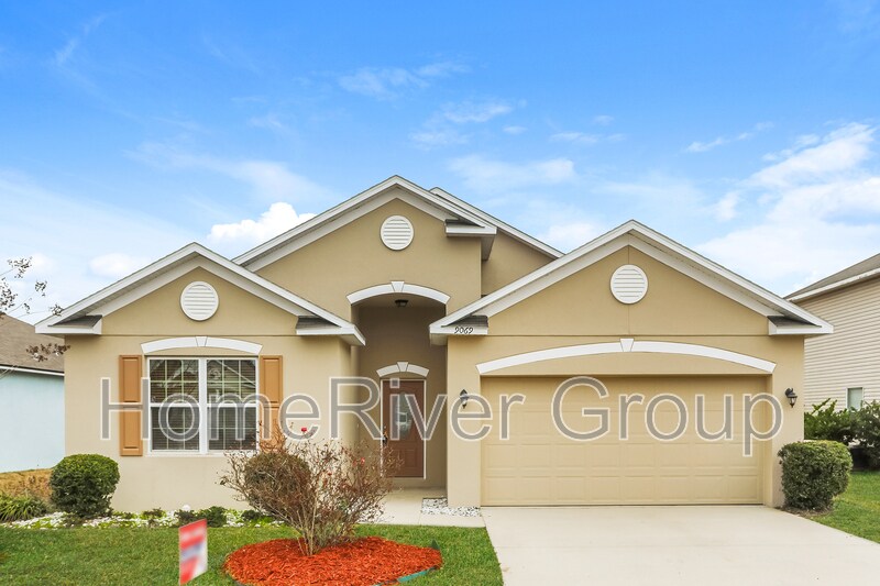 9069 Gloucestershire Ct in Jacksonville, FL - Building Photo