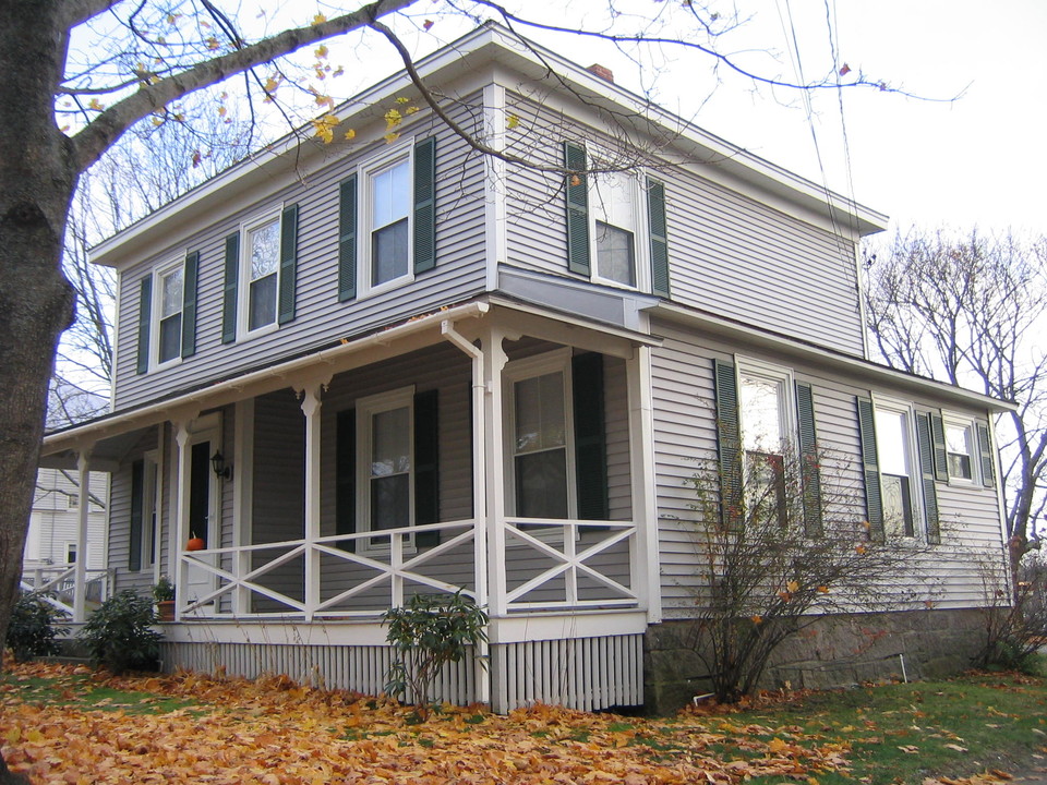 50 Clark Point Rd in Southwest Harbor, ME - Foto de edificio