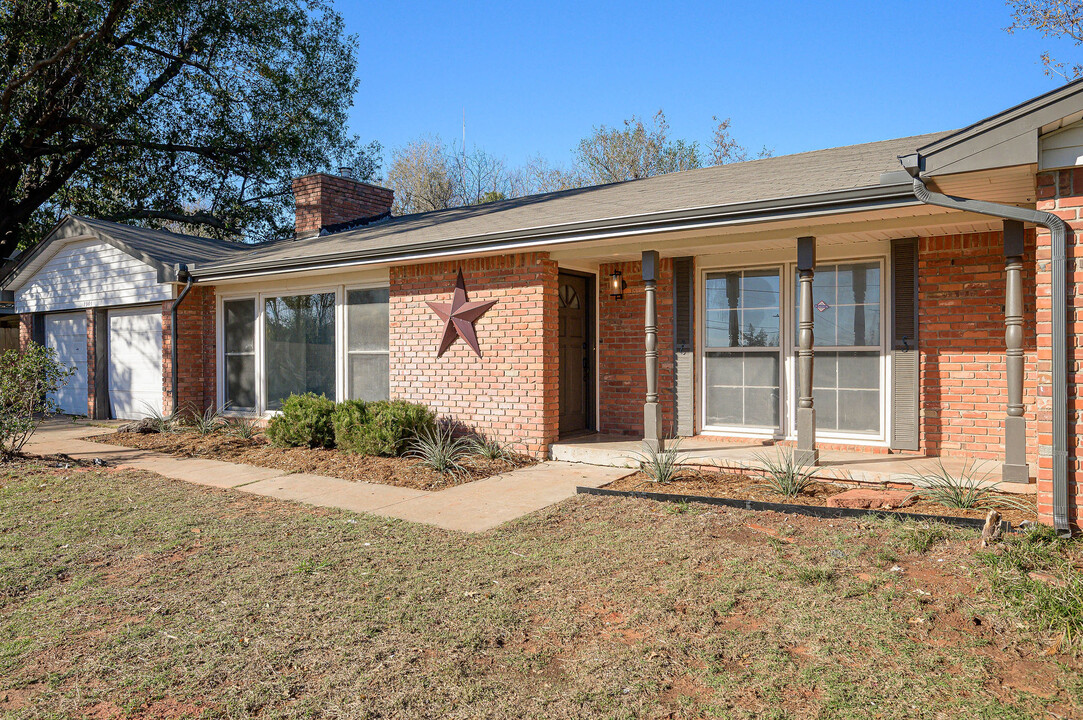 1901 NE 66th St in Oklahoma City, OK - Building Photo