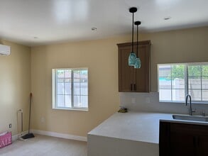 1434 Elwood St in Pomona, CA - Foto de edificio - Building Photo