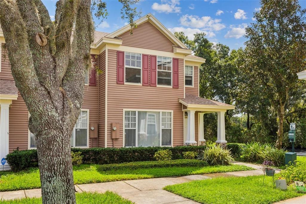 2148 Golden Oak Ln in Valrico, FL - Building Photo