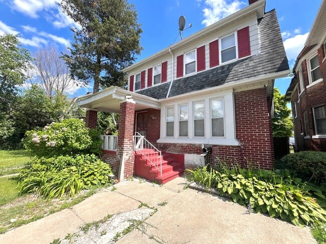 property at 2047 Seward St