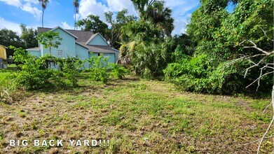 2554 Third St in Ft. Myers, FL - Building Photo - Building Photo